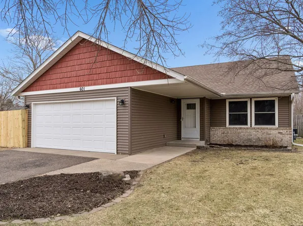 601 Cedar St SW, Isanti, MN 55040