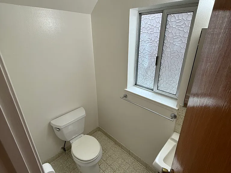 1525 Powell St — Photo 7