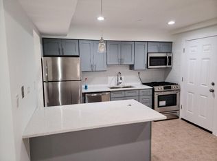 7064 N Damen Ave #G, Chicago, IL 60645