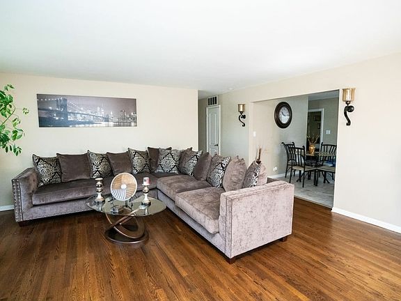 2nd image of 726 E 164th Pl