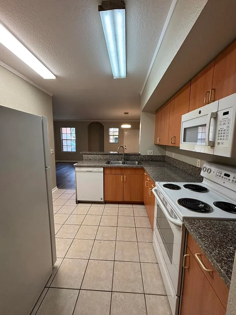 2 bed, 2.0 bath, 1088 sqft, $1,999 — Photo 3