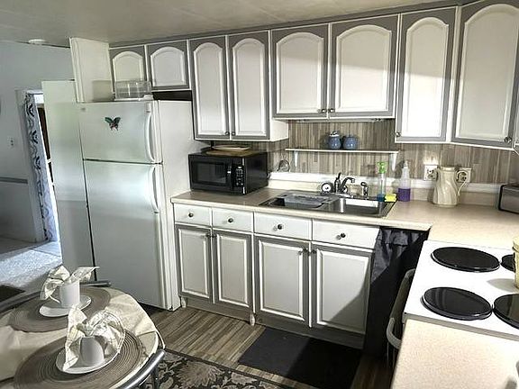 4th image of 2550 Skyview St