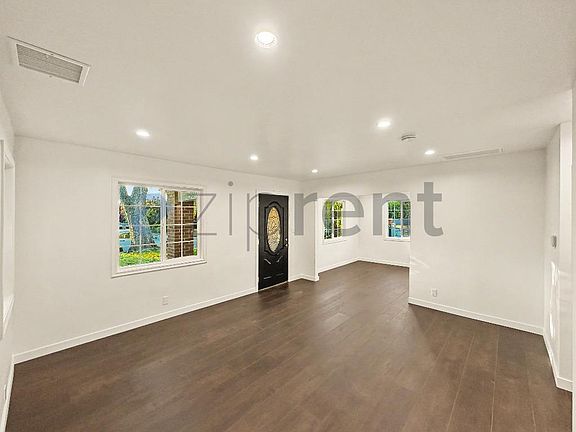 3rd image of 600 Hazel St
