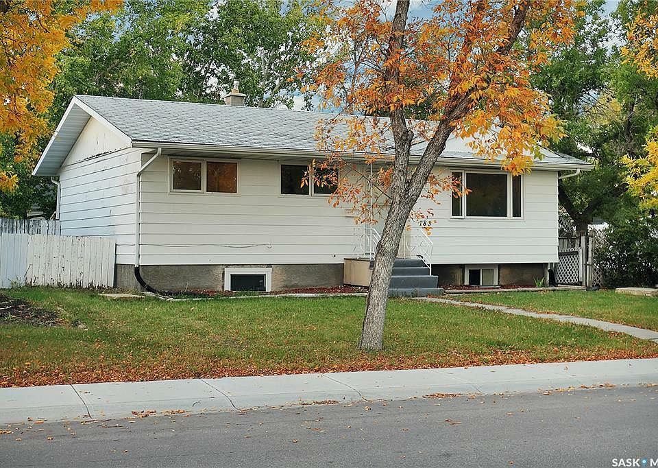 1st image of 183 Magee Cres