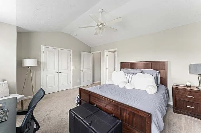 2 bed, 2.5 bath, 1378 sqft, $2,300 — Photo 2