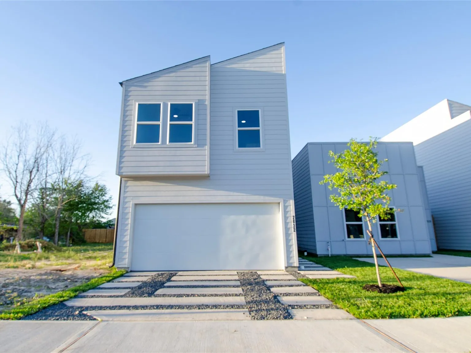 3 bed, 2.5 bath, 1414 sqft, $2,490 — Photo 2