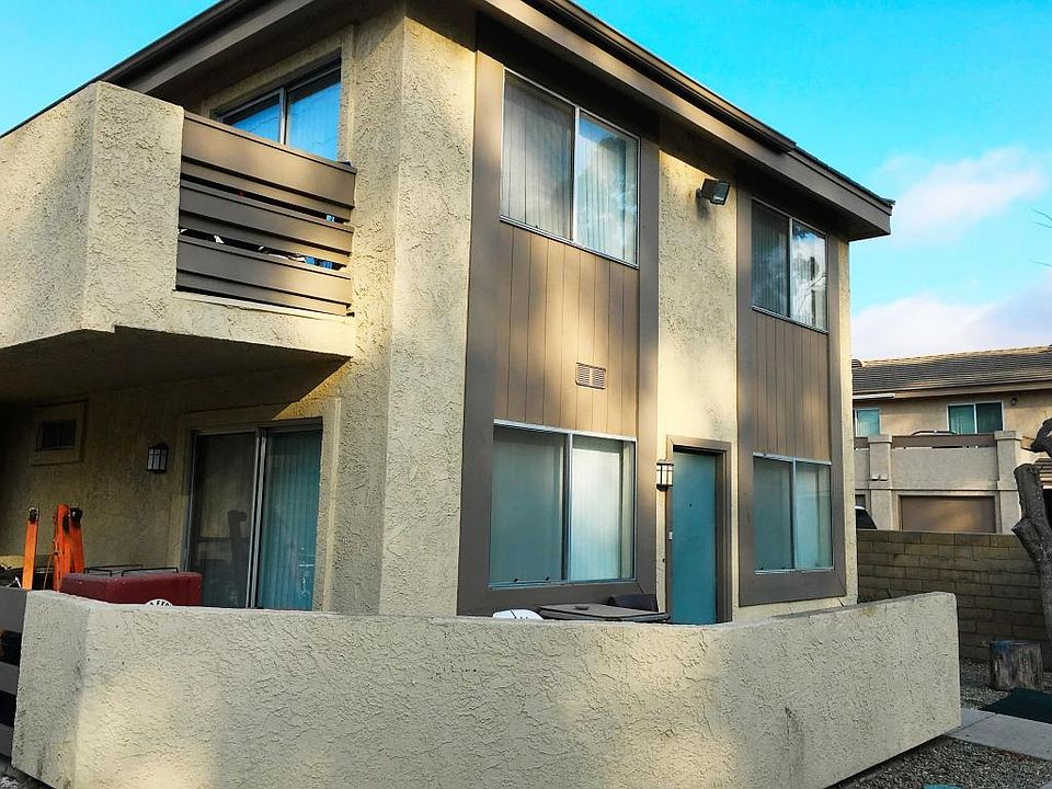 2nd image of 500 Acacia Rd