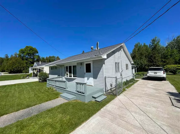 181 W Spruce St, Saint Ignace, MI 49781