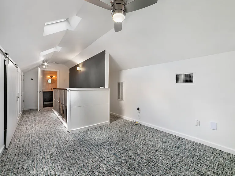 903 W Mary St — Photo 23