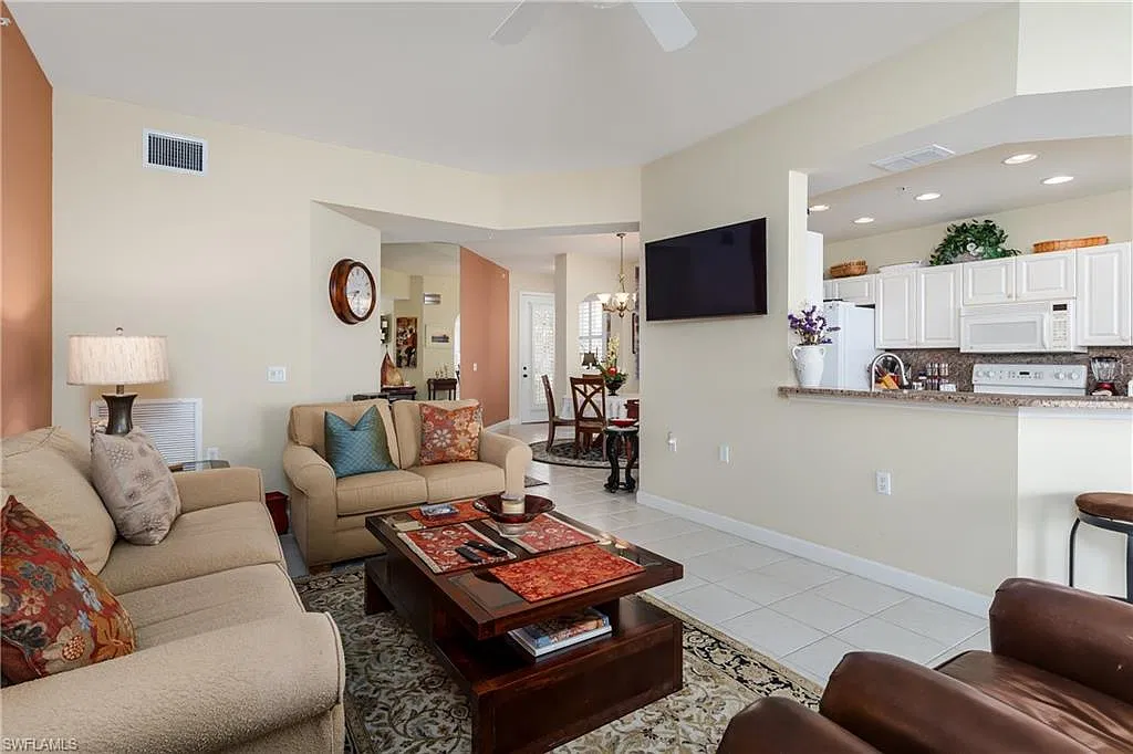 3 bed, 2.0 bath, 1573 sqft, $4,200 — Photo 4