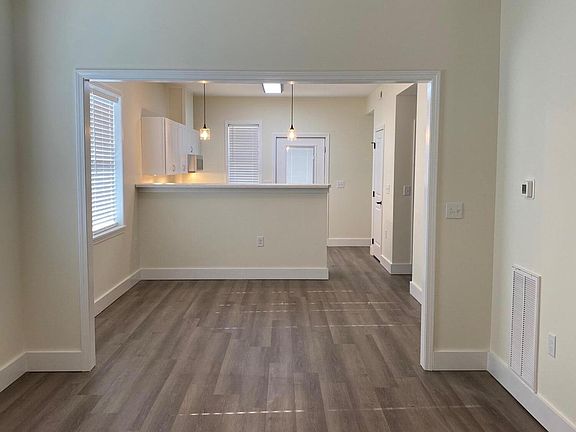 4th image of 2559 Wilson Ave