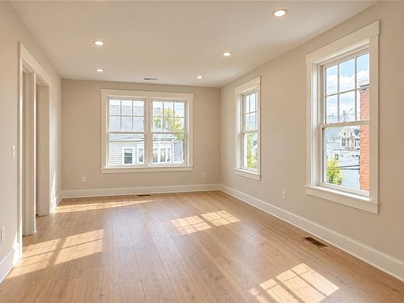 3rd image of 549 Douglas Ave