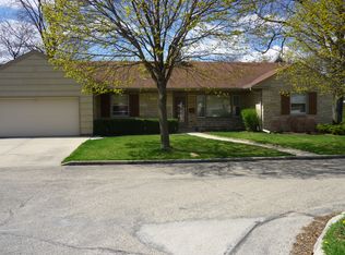 8763 Parkview Ct, Wauwatosa, WI 53226