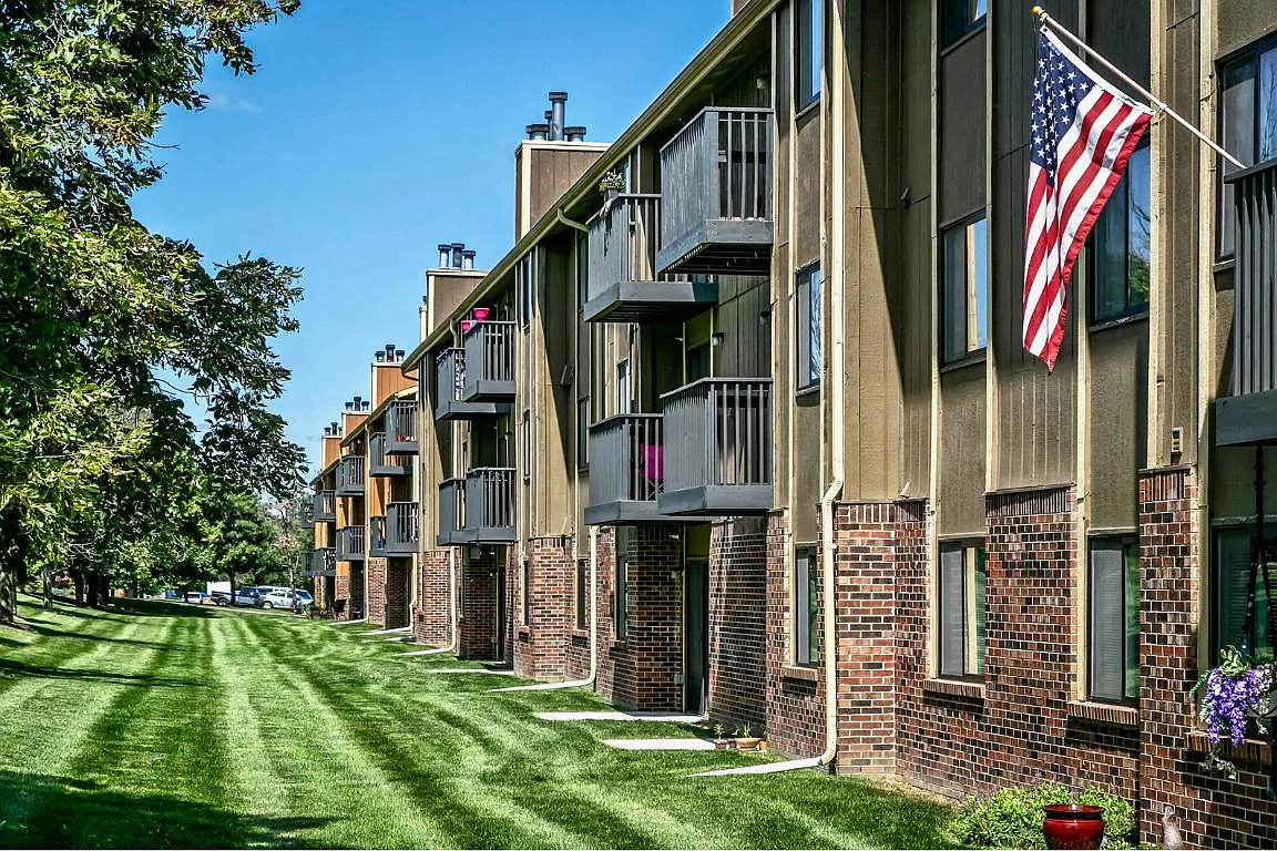 Maple View Apartments — Photo 4