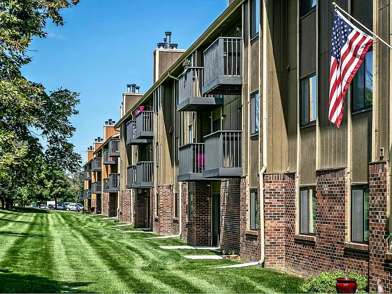 Maple View Apartments — Photo 4