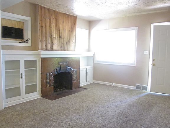 3rd image of 479 E Woodland Ave
