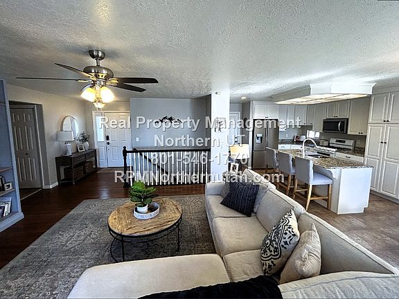 4th image of 703 W 2175 N