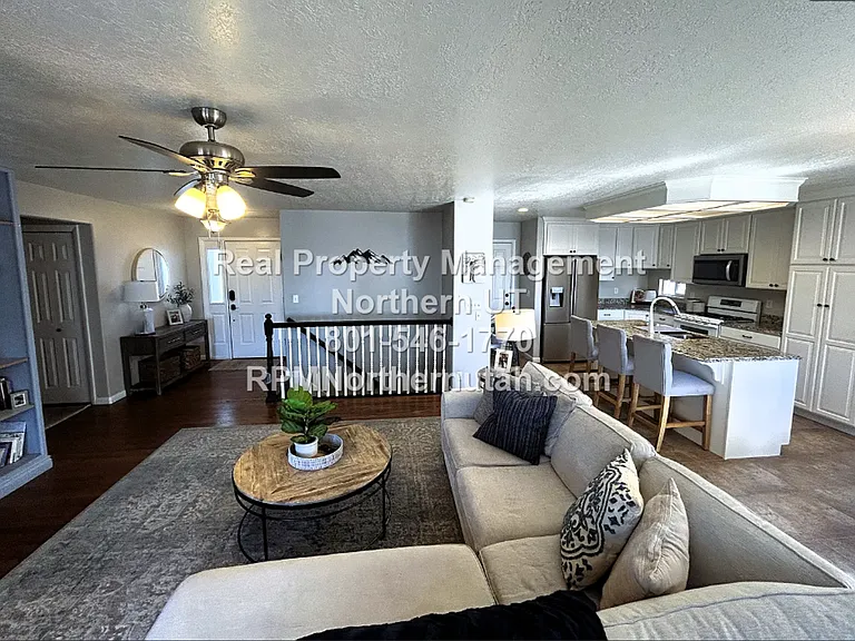 703 W 2175 N — Photo 4