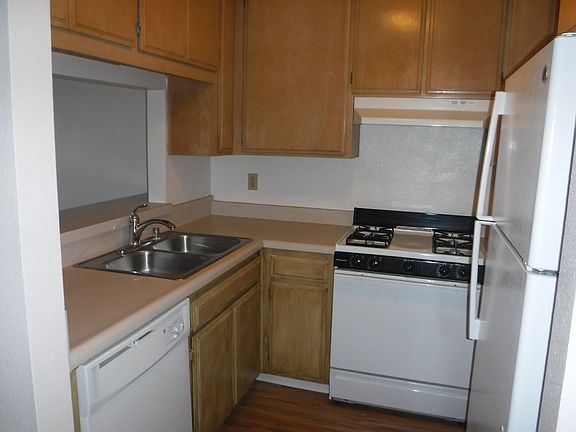 5th image of 4461 Valeta St #D