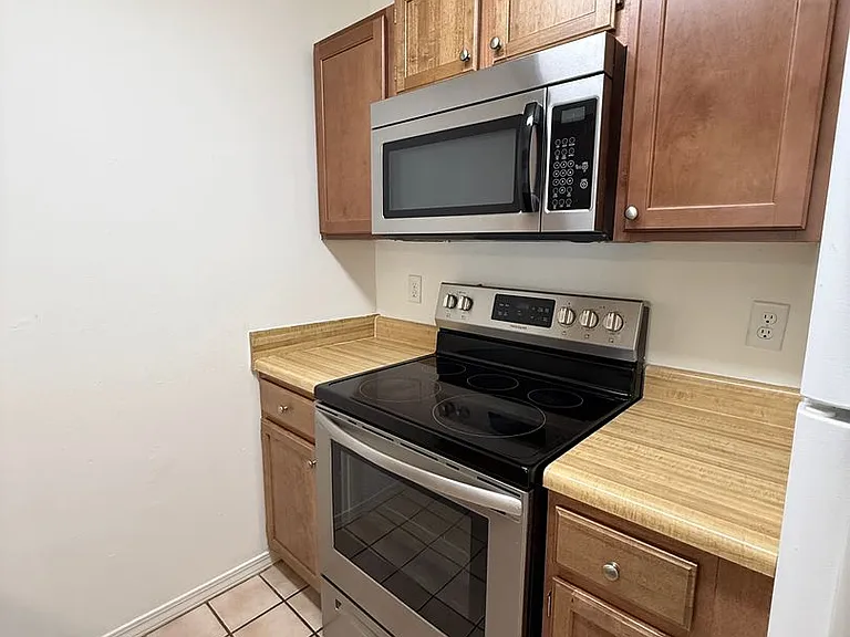 513 Landview St #D — Photo 6