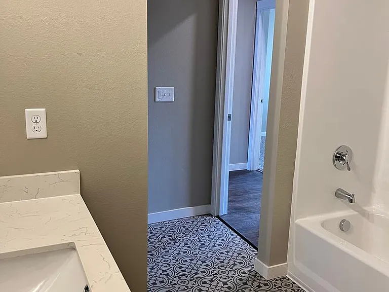 Eagle Pointe Apartments- Resort-Style Living in Albany — Photo 47