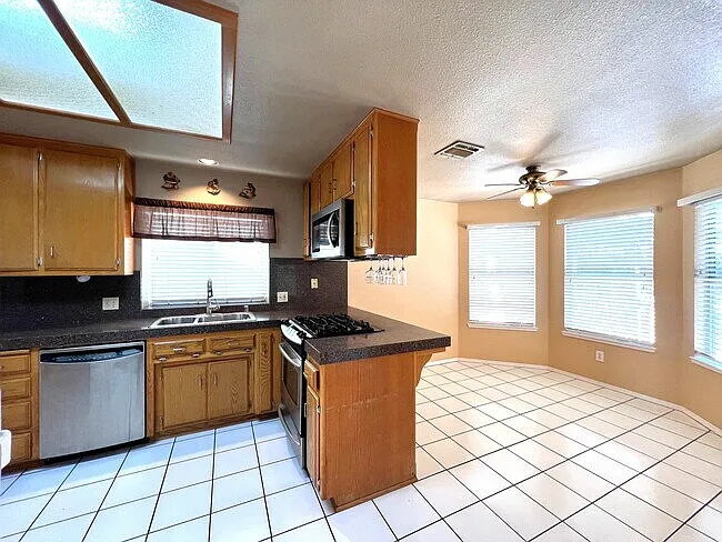9316 Foxglen Ct — Photo 9