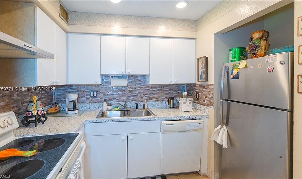 1st image of 848 Camellia Dr