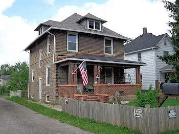 625 Oak St photo 1