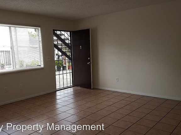 4th image of 4758 Imperial Ave APT 01