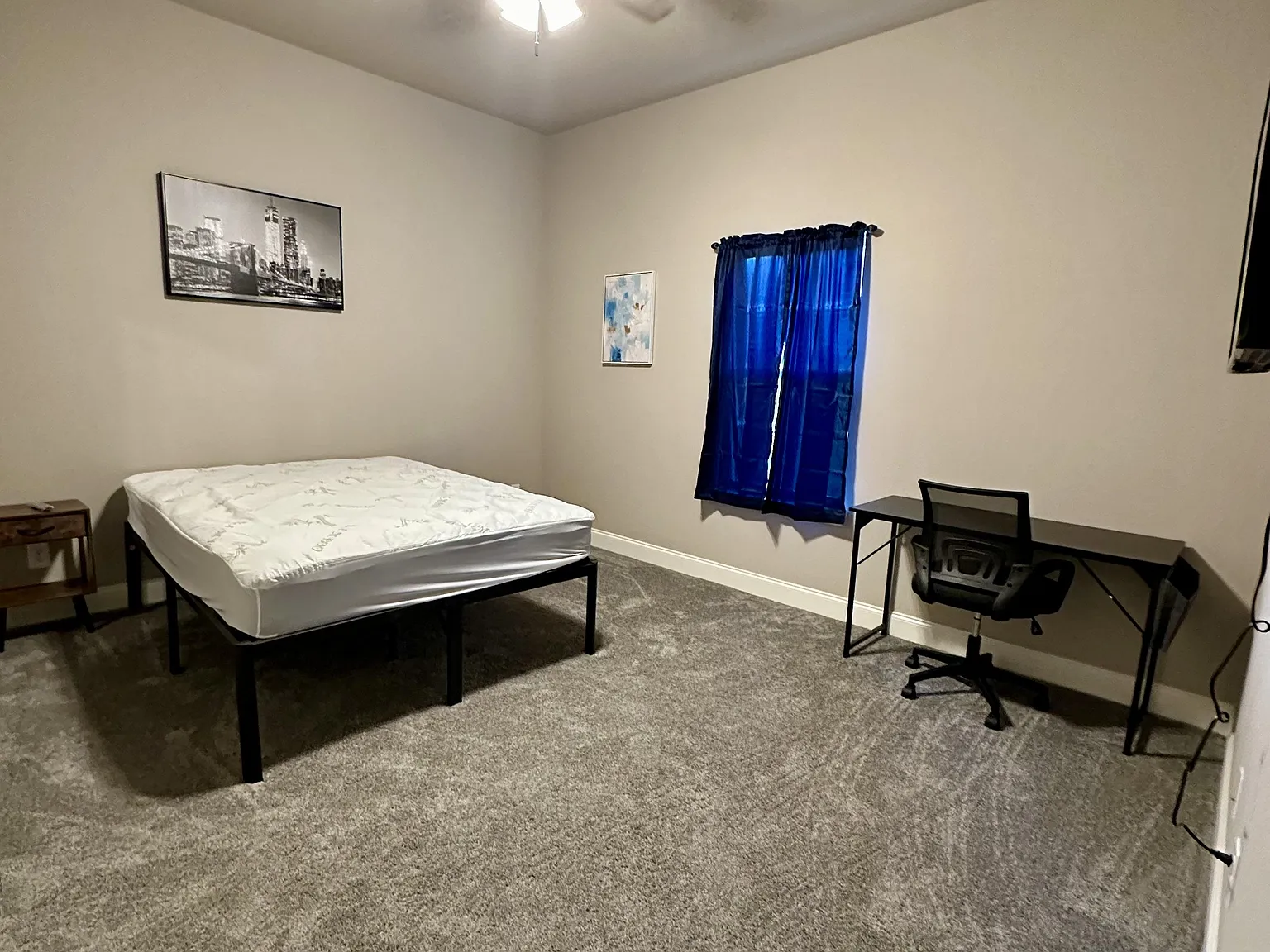 4 bed, 4.0 bath, 2200 sqft, $1,027 — Photo 1