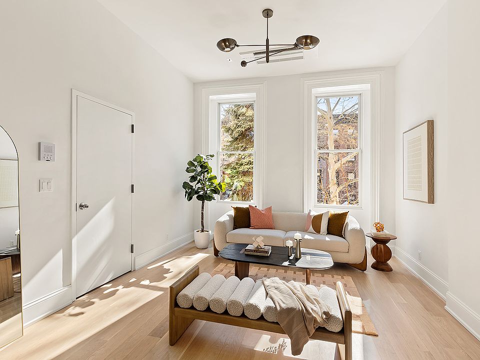 1st image of 109 2nd Pl APT 1