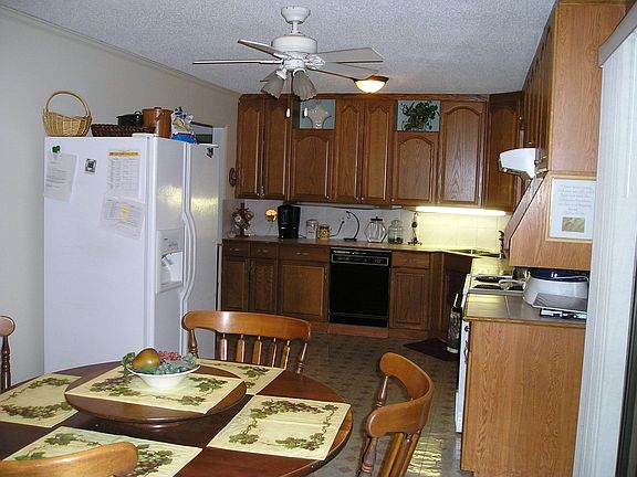 Large eat in kitchen