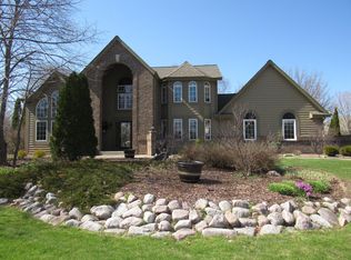 S83W17734 Clearbrook Dr, Muskego, WI 53150