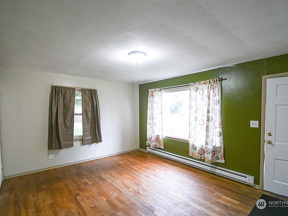3rd image of 1366 - 1368 Thurston Street NE