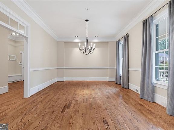 5th image of 4812 Ridgeview Rd