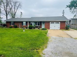 37 N 3rd St, Breese, IL 62230