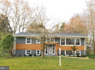 1113 Lakewood Dr SW, Vienna, VA 22180