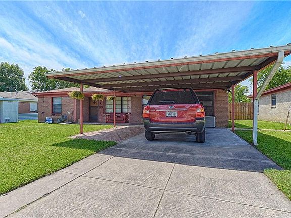 2nd image of 305 Worthy St
