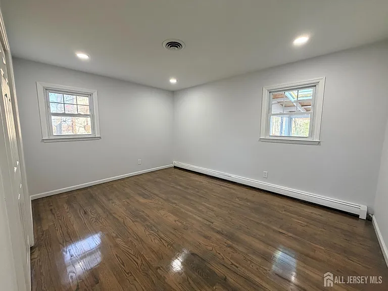 2460 Woodbridge Ave — Photo 15