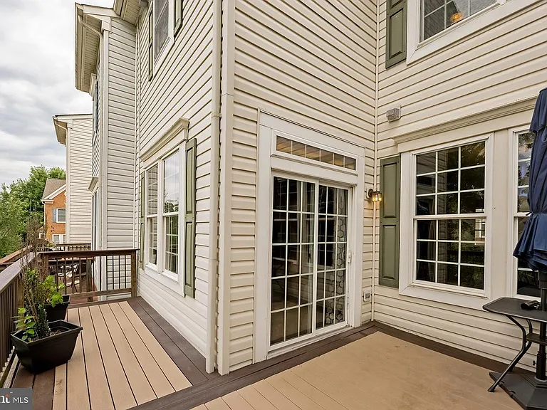 3385 Beechcliff Dr — Photo 17