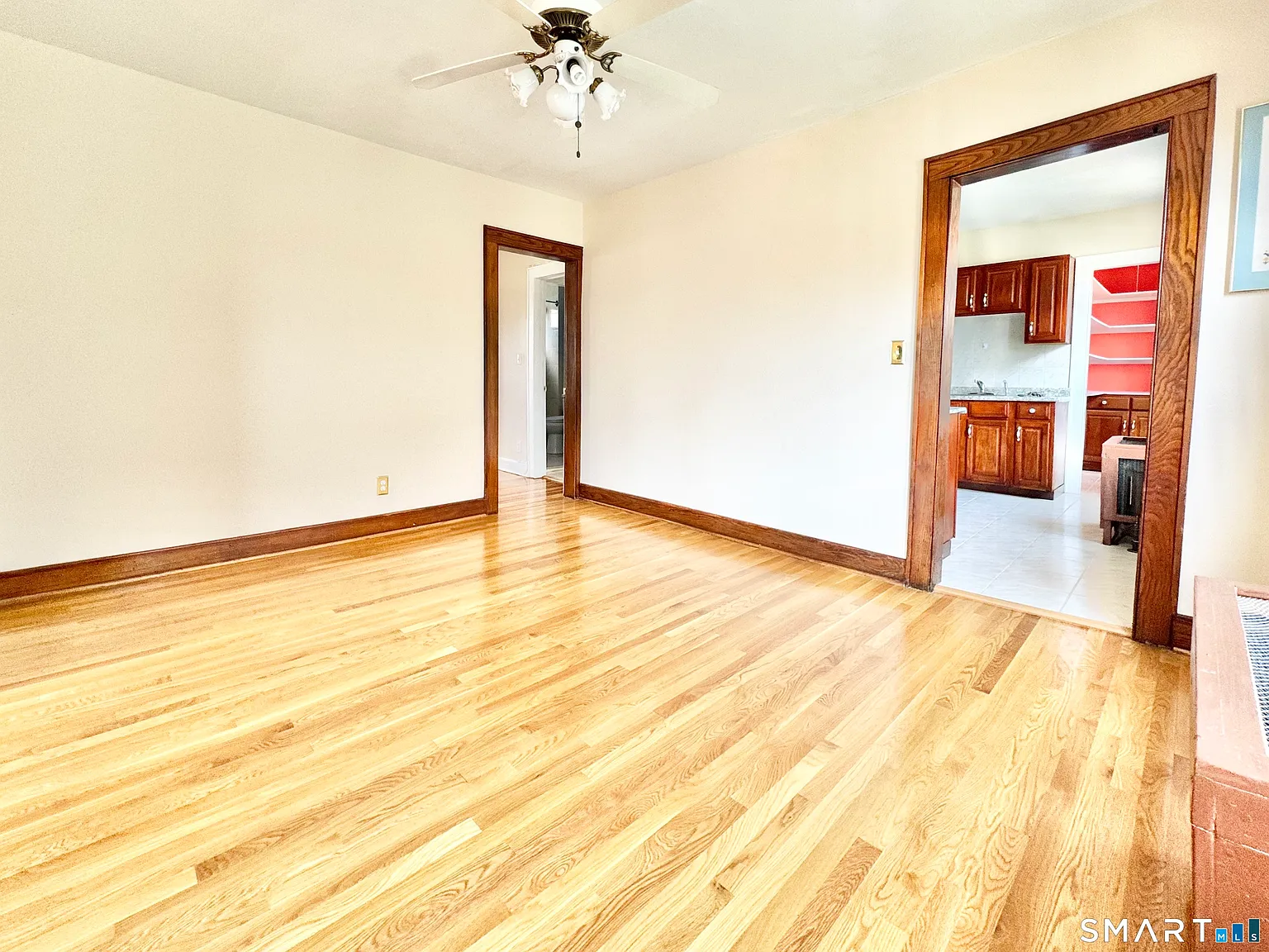 2 bed, 1.0 bath, 2997 sqft, $2,400 — Photo 4