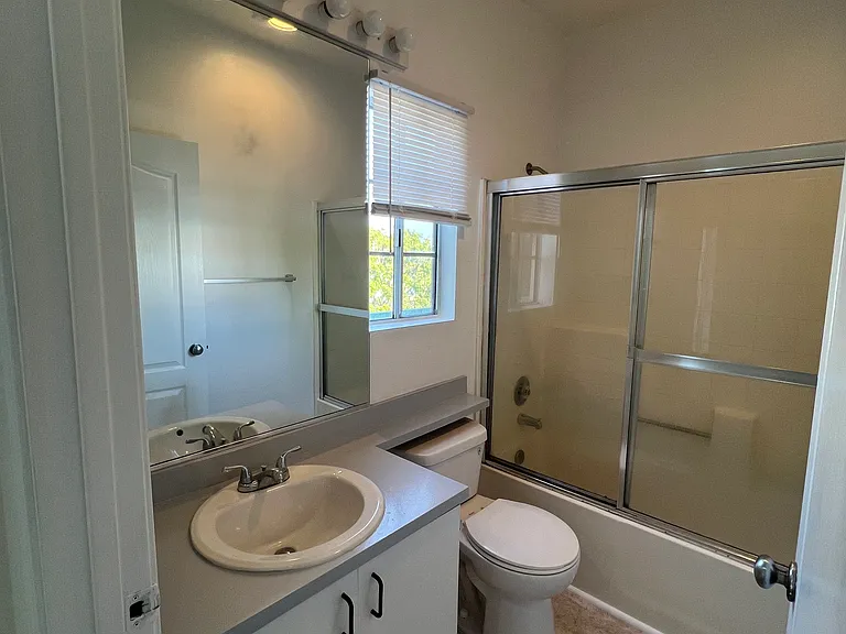 1431 S Shenandoah St #4 — Photo 9