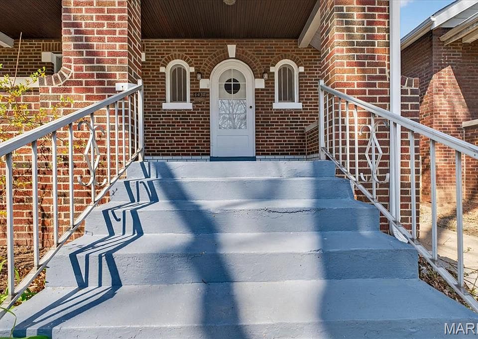 4437 S 37th St, Saint Louis, MO 63116 | Zillow