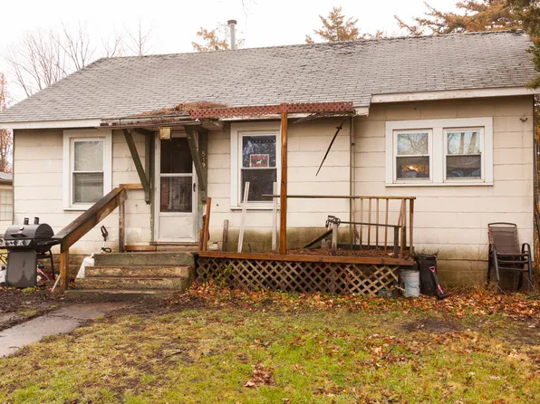 519 Sheridan St, Chenoa, IL 61726