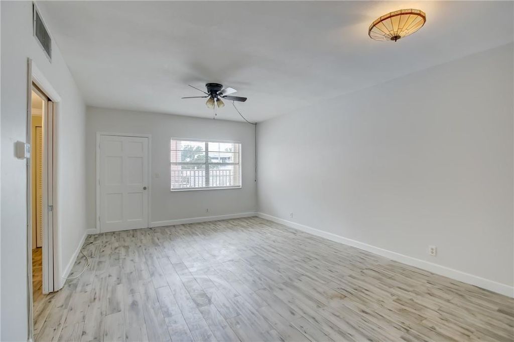 1450 N Riverside Drive #102, photo 6
