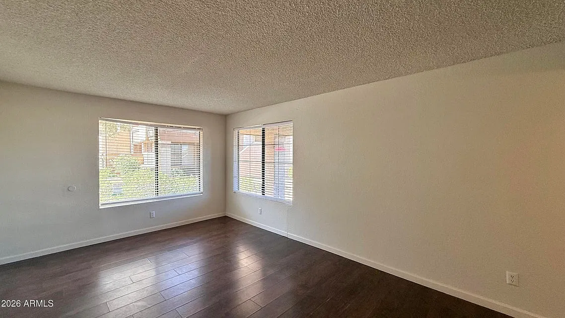 2 bed, 1084 sqft, $1,700 — Photo 4
