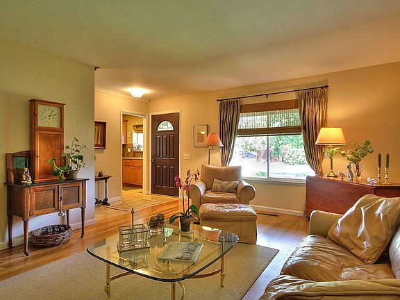 Living Room Over Looking the Beautiful Front Yard