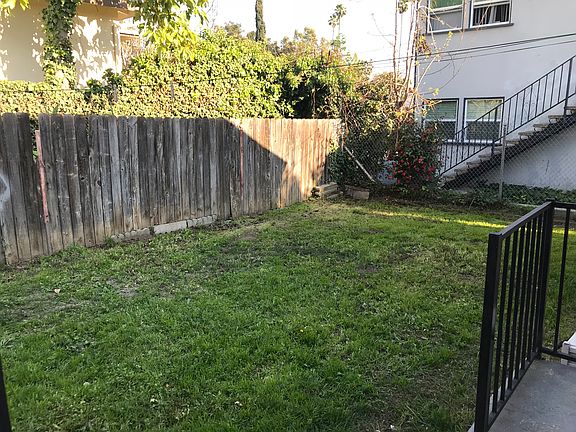 4th image of 1642 N Lake Ave