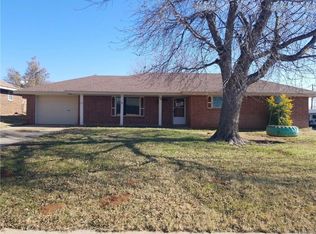 902 N Sims Ave, Hydro, OK 73048