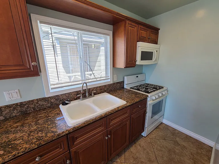 4717 E Ocean Blvd — Photo 4